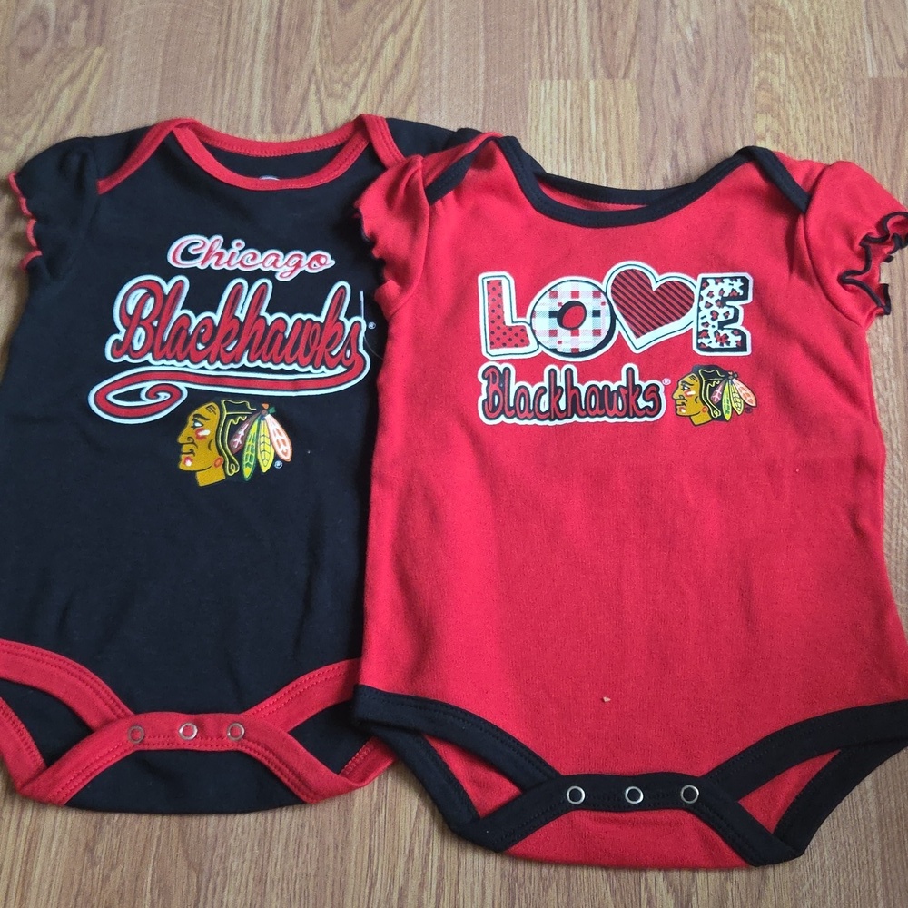 NHL Chicago Blackhawks Baby 6/9 Months Bodysuit 2pc Hockey NWT 100% Cotton